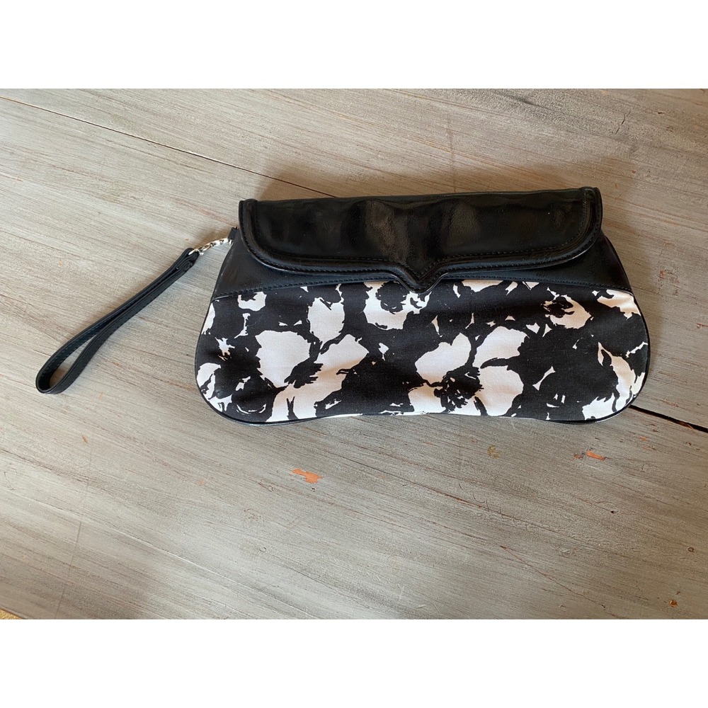 White House Black Market Floral Clutch Black White Rose Wristlet Bag - Picture 2 of 7
